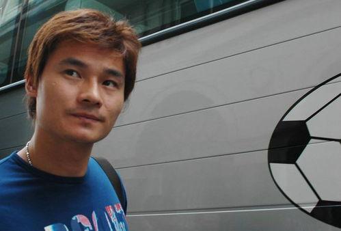 41岁前国脚名声大噪 曾担任主角拍摄电视剧,与亨利切磋球技「中超41岁主教练」