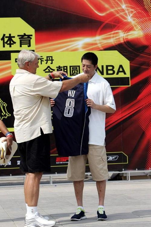 杜锋国家队球衣〖有谁知道今年奥运会中国男篮的球员阵容及每位球员的球衣号码 〗