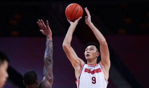 cba扣篮惊呆教练,易建联的简介!