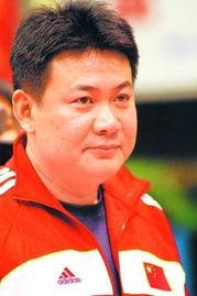 女排主教练的照片,女排国家队主教练