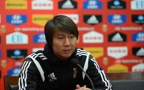 实况足球中国教练谢晖是谁〖到底什么是黑色幽默啊 〗