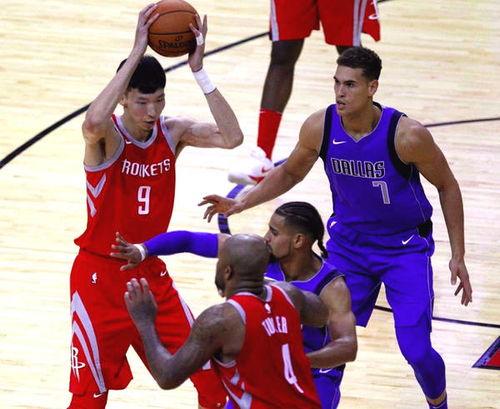 京东NBA火箭队运动鞋,周琦参加2018亚运会时穿的什么鞋