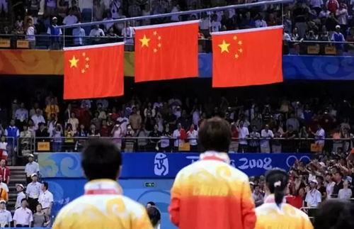 东奥会羽毛球男单4强,奥运史上有几次同时升起三面五星红旗的情况?
