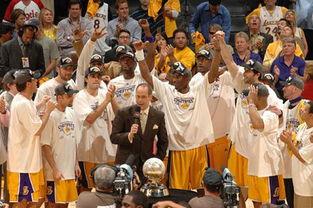 湖人01年总决赛17号是谁〖2001年NBA总决赛5场比赛的比分以及艾弗森的数据 〗