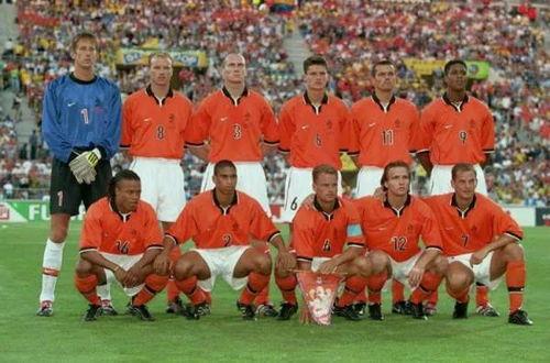 世界杯总决赛巴西输法国,1998年世界杯,巴西队多打一人的情况下为什么还是输掉冠军?