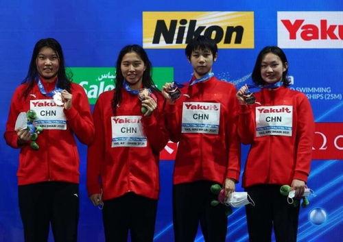 17岁小将唐钱婷夺得短池游泳世锦赛金牌(女子游泳4x200米夺冠回放)