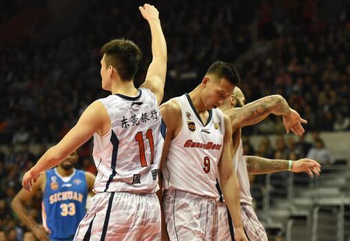 赵睿合影穆迪埃为何被网友调侃身高 「cba广东队特训」