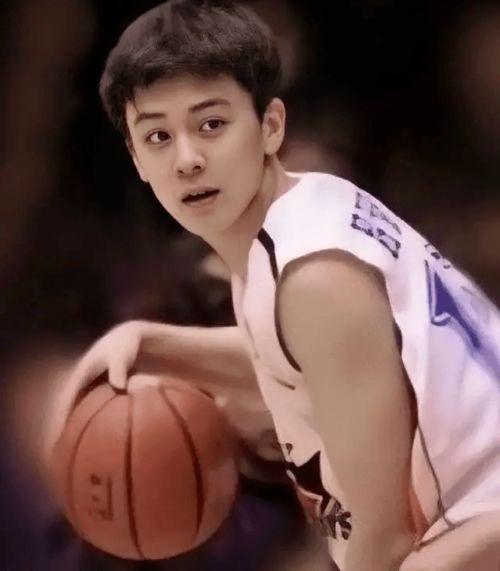 杨鸣被传出轨后首现身,你知道出轨对象是谁吗 「cba教练网红」