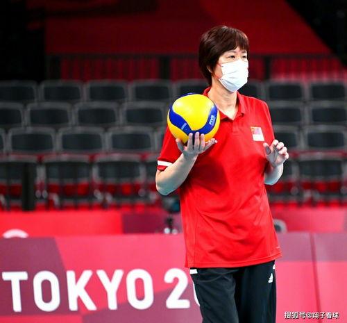 中国女排现任教练是谁啊「女排临时主教练到底是谁」