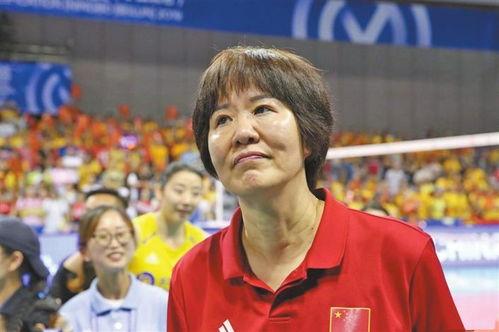 女排主教练被开除了吗今年〖郎平现在多少岁了 还在当排球教练吗 〗