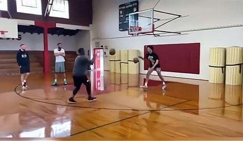 火箭队心动了吗 状元大热训练视频曝光,硬件出众,传射控防全能「火箭队vs凯尔特人视频」