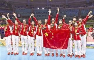 中国女排领奖时为何有跺脚的习惯 「奥运会中国女排夺冠颁奖」