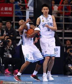 辽宁男篮总决赛犯规〖辽宁男篮夺冠出现小插曲,朱荣振暴扣后为何撞倒许钟豪 〗