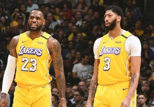 nba詹姆斯*比赛湖人,离半场结束还剩3秒,詹姆斯为何选择放弃进攻?