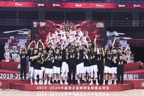 广东队捧起cba在CBA总决赛上,没了 大小王 的广东队为何能夺冠 