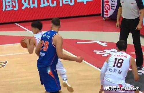 广东VS新疆徐杰抢下进攻篮板,为什么会引起对手暴怒呢 (cba广东队vs新疆)