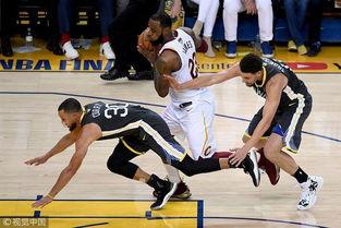 库里被 恶意犯规 ,裁判却视而不见,你怎么看 「nba勇士队库里恶意犯规」