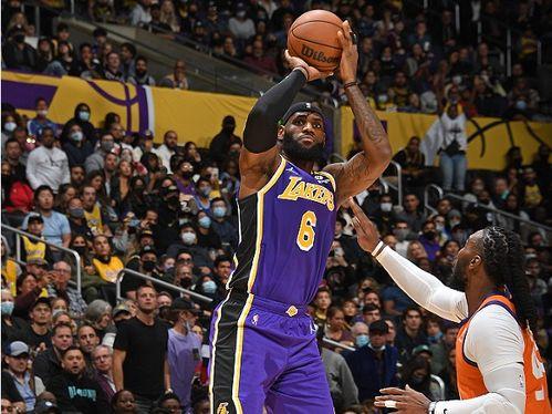詹姆斯湖人生涯三分球〖NBA历史总三分〗