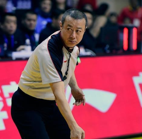 CBA官方确认刘晓宇违体判罚无误,粉丝对此有何反应 「cba违体犯规裁判视频」