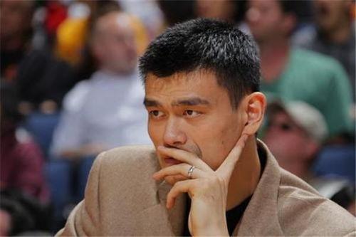 姚明是NBA级球星,巅峰时期的他在火箭算是核心球员吗 「火箭队姚明时期的整容」