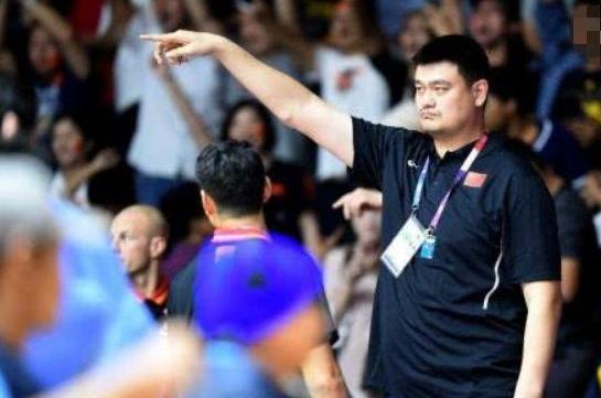 cba篮球网红教练CBA教练杨鸣疑似出轨,出轨对象究竟是何许人也 