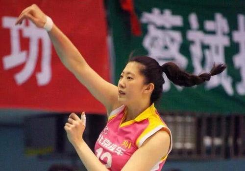 中国女排队员薛明近况〖曾是女排第一美女的薛明,退役后嫁编导仅两年就离婚,现状如何 〗
