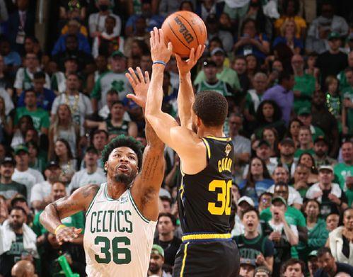 库里总决赛13记三分球〖NBA历史球队单场三分球记录是多少〗
