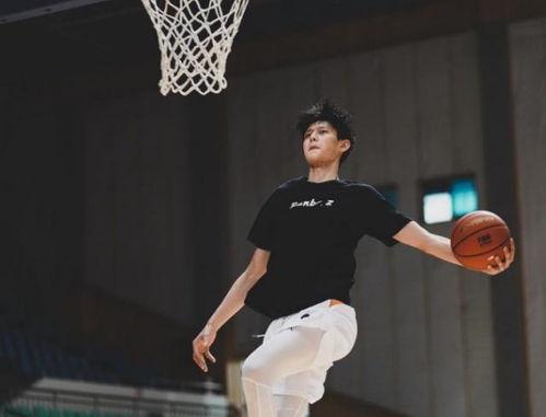 美国高中生篮球联赛超燃,曾凡博在NBA联赛首秀中表现的怎么样?