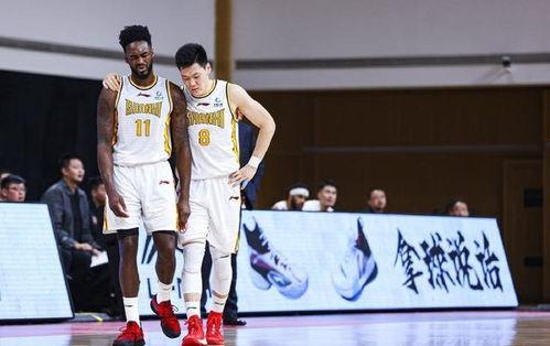cba球员受伤下场的视频搞笑,CBA突发伤病!富兰克林无对抗受伤被送医院,他怎么了?