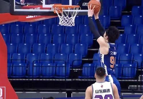 上海 东方大鲨鱼俱乐部 有哪些球员 「cba上海队几个中锋叫啥名字」