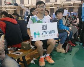 羽毛球最帅的姿势〖羽毛球接发球姿势技巧〗