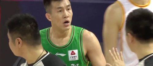 cba58号裁判是谁,郭艾伦被菲尔德肘击出血,裁判为何不吹罚?
