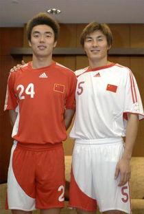 以前国家队球衣颜色不同,国足队服是什么颜色的?
