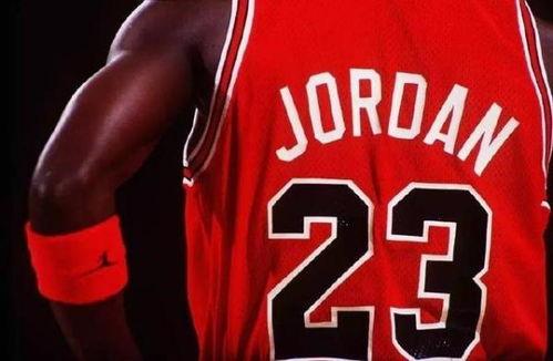 nba球衣退役的巨人,NBA有史以来,哪些*能被3支球队退役球衣?