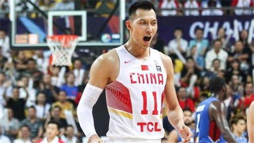 姚明为易建联颁总*戒指,中国篮球队员拿NBA总*戒指的有谁
