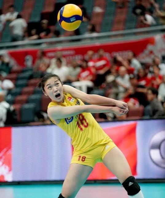 中国女排队员王梦洁飞扑救球,中国女排自由人王梦洁身高