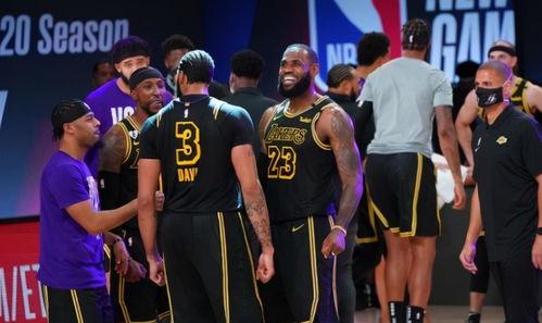 湖人今年夺冠球衣是谁穿的,NBA总决赛的观众席,加索尔为什么会穿科比的8号球衣亮相呢?
