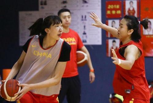 中国女篮教练赵薇年龄多大女篮男教练是谁