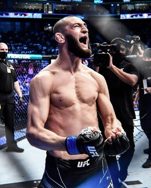 UFC李景亮 vs 奇马耶夫：输赢悬念大揭秘！