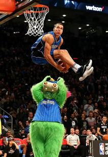 拉文NBA全明星扣篮大赛：飞天大魔王的绝技秀场！