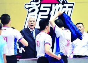 cba裁判老師〖如何评价CBA著名裁判闫军〗