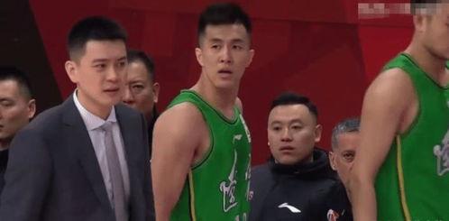 cba郭艾伦与裁判,破案了,郭艾伦怒吼庆祝为何会吃T?