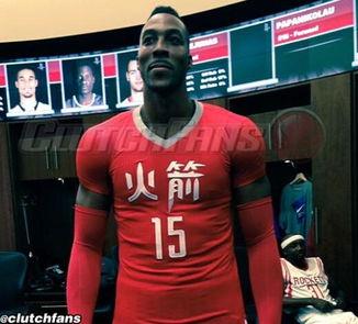 火箭队队服上为什么会有 火箭 二字 「有关火箭队新闻报道稿范文」