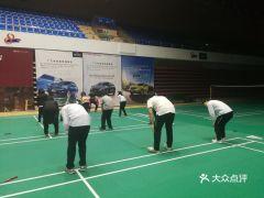 城阳体育馆羽毛球晨练时间〖青岛夏天一天什么时候最潮湿〗