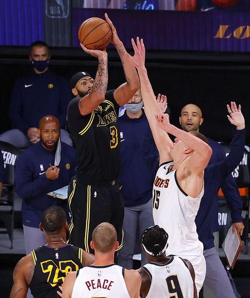 湖人再下一城夺冠视频,NBA今年哪支球队最有可能获得总*?