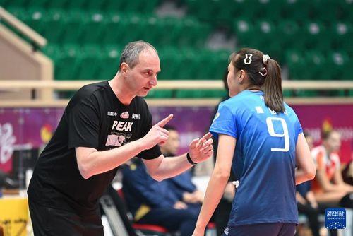 女排六强主教练合影〖郎平东京奥运会后将退休,郎平曾带领女排获得过哪些战绩 〗