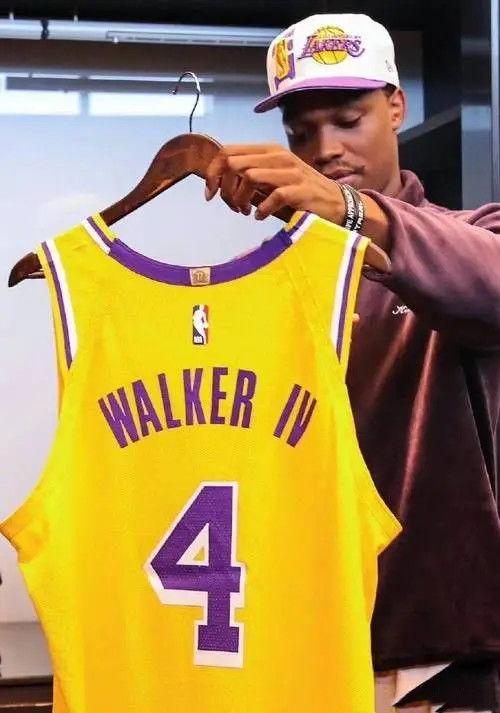 NBA7号球衣是谁 (湖人队穿七号球衣是谁啊)