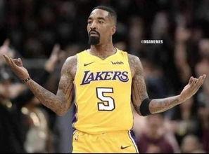 湖人球迷呼唤詹姆斯〖直接得罪半个NBA,女球迷为何公然叫嚣詹姆斯 〗