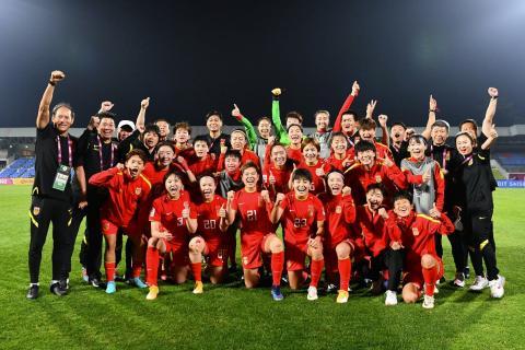 亚洲杯女足决赛：中国点球争议引爆球迷嘴炮大战！