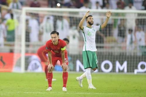 国足主教练谈中超比赛视频,国足1-1平澳大利亚,主帅李铁是如何评价这场比赛的?